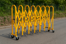 Industrial Extendable Barrier Gate Hi-Vis Crowd Control Solution with Reflectors & Rubber Castors