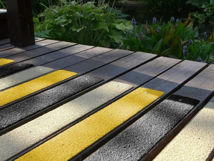 Anti Slip 50mm Medium Grit Decking Strips For Wet And Frosty Conditions